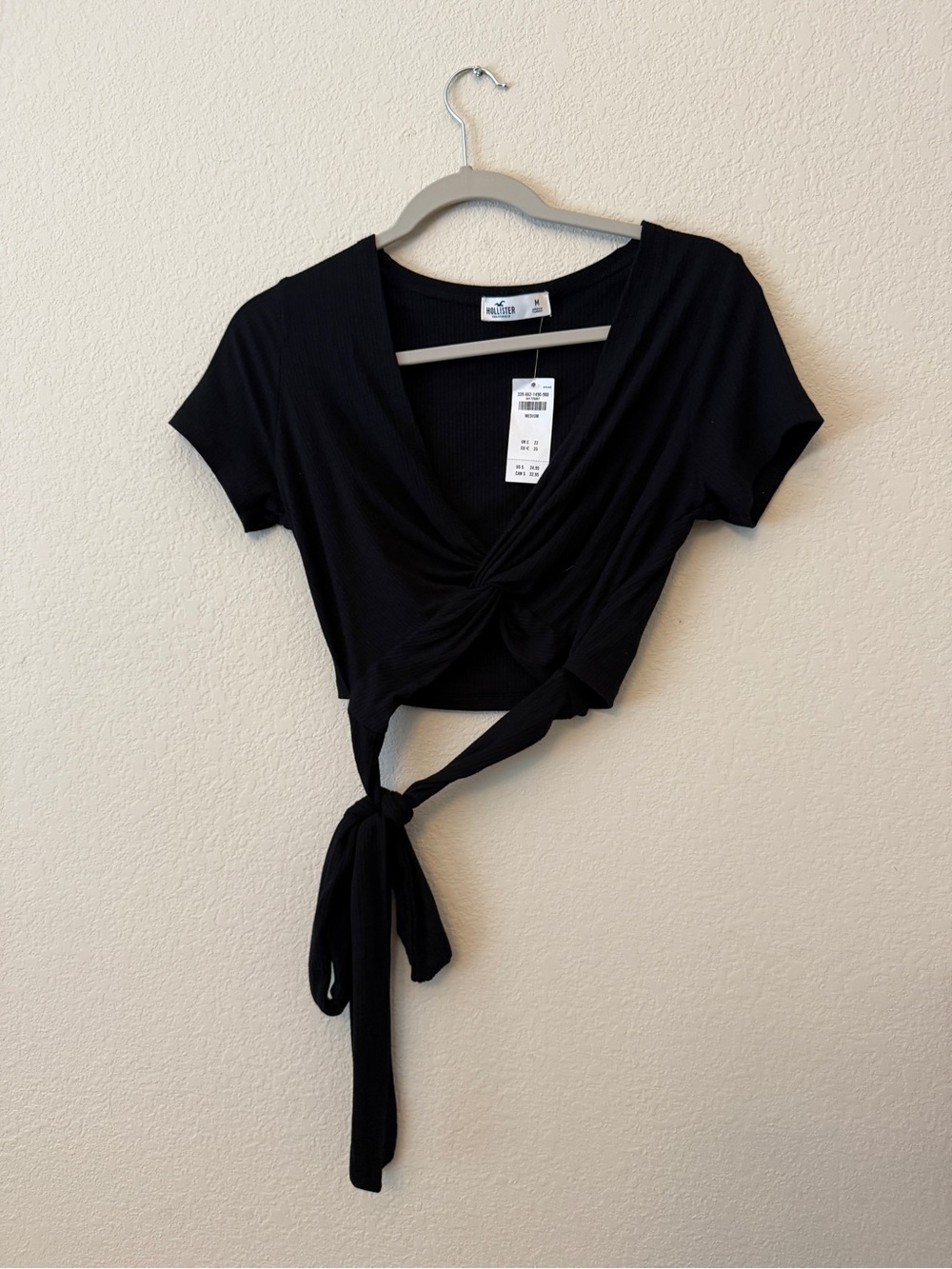 Black Tie-Front Crop Top - Hollister